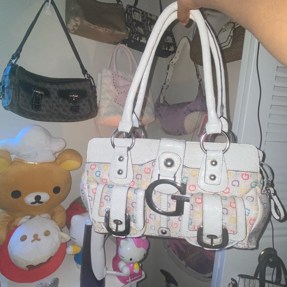 VINTAGE MULTICOLORED GUESS PURSE!